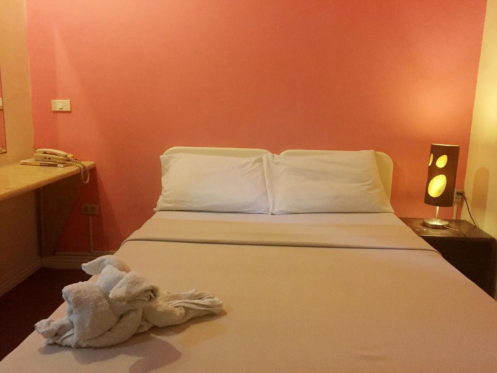 Park Hill Hotel Мактан Екстериор снимка